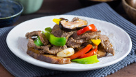 Жареная говядина с грибами и болгарским перцем - пошаговый рецепт