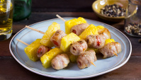 Помидоры завернутые в кусочки свинины с ананасом на палочке - пошаговый рецепт
