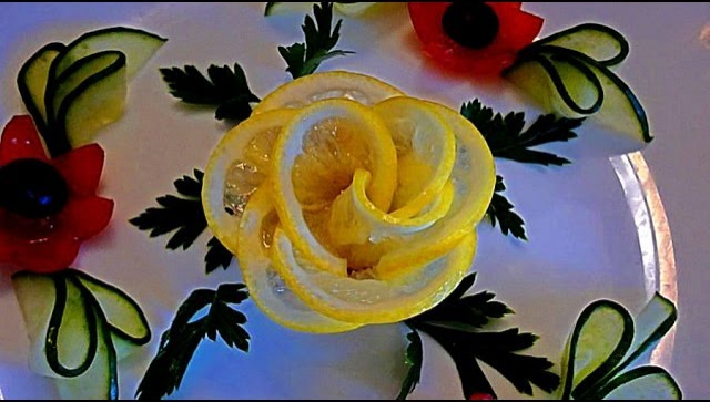 Украшение блюд - роза из лимона