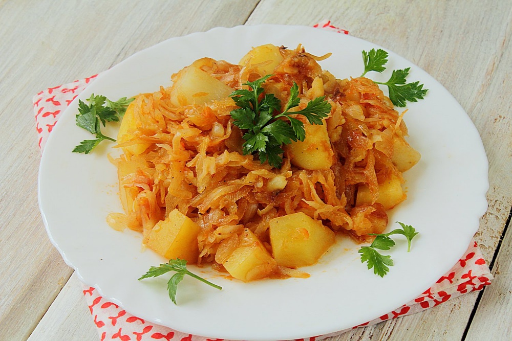 капуста с мясом тушеная капуста с мясом тушеная