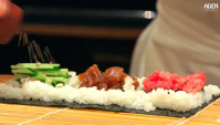 Суши-роллы в Токийском ресторане (Видео)