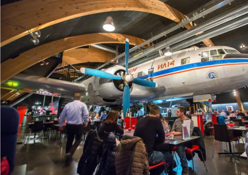 Самолет-ресторан в Цюрихе, Швейцария. Ресторан самолет. Ресторан из самолета. Кафе из самолета.