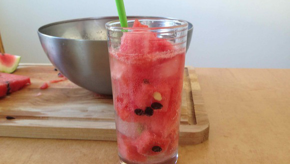 Натуральный освежающий напиток из арбуза - прекрасное средство от жары!