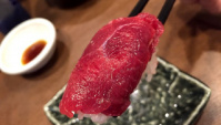 Ресторан Конина-Суши открывается в Токио.