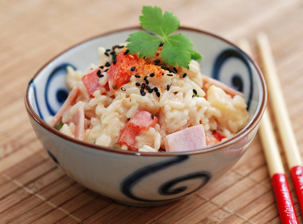 Рис есть с салатом. Японский салат. Рисовый салат. Салат с рисом. Японская кухня рис.