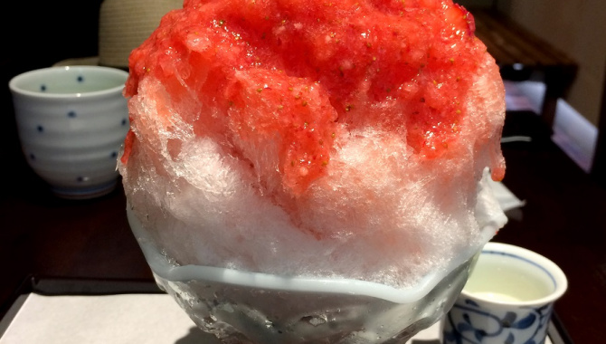 Жарким летом в магазинчиках Токио - Какигори - “Клубника со льдом”!