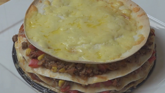 Пирог с говяжьими тортильями (Мексиканская лазанья) - Видео-рецепт