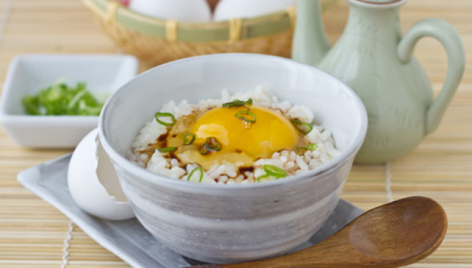 Тамаго Какэ Гохан - популярный японский завтрак