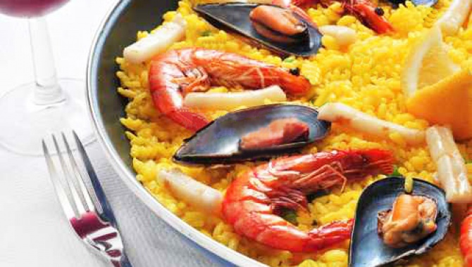 Испанская Паэлья с морепродуктами и курицей