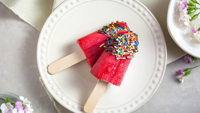 Мороженое на палочке из малины и свекольного сока - пошаговый рецепт