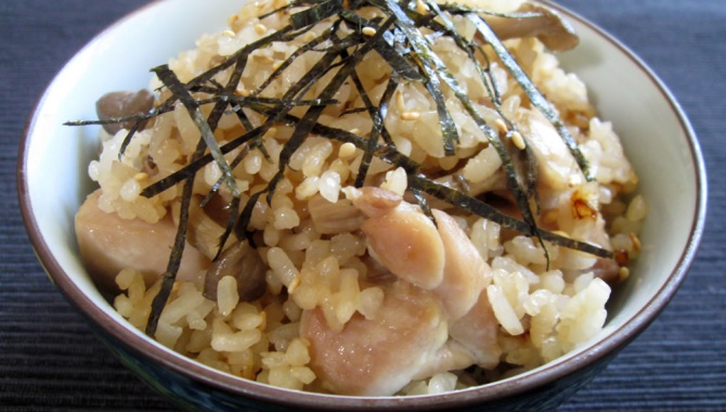 Такикомигохан с курицей и грибами шимеджи - Рецепт