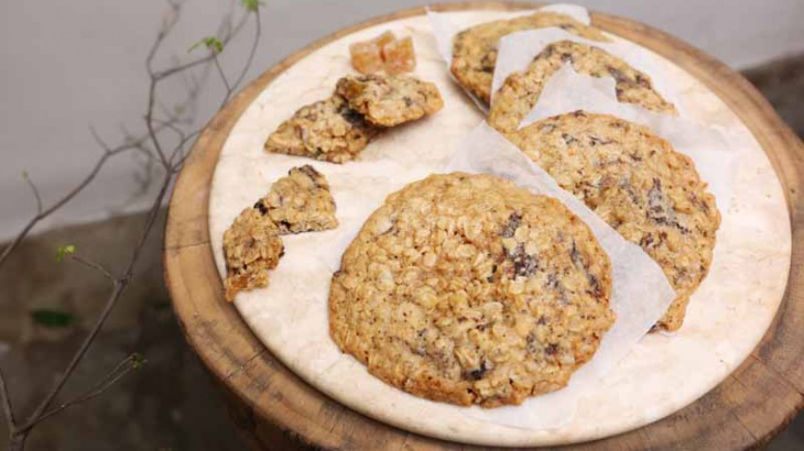 Печенье из овсяных хлопьев, имбиря и шоколада - пошаговый рецепт