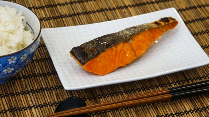 Сиодзакэ – жареный соленый лосось - Рецепт