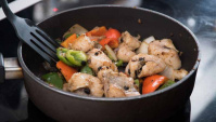 Жареная рыба с имбирем и черной фасолью - пошаговый рецепт