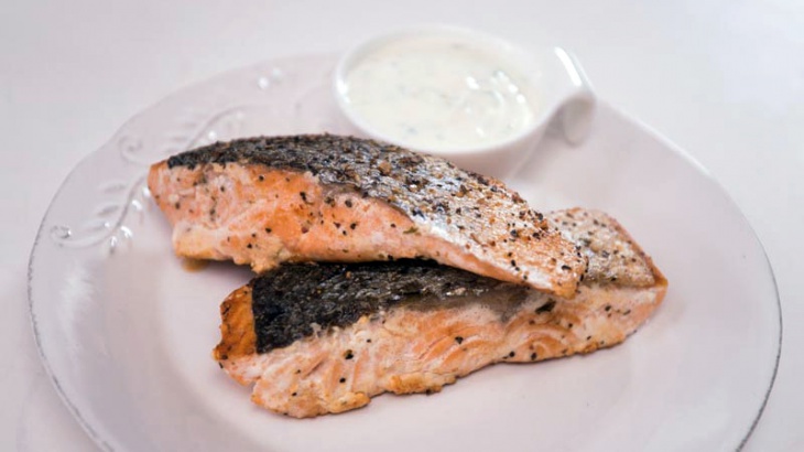 Жареный лосось с соусом - пошаговый рецепт