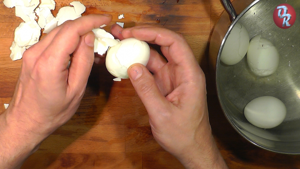 3 яйцо что делать. У вареного куриного яйца слабый привкус чеснока во рту. Приготовить яйцо через дырявую ложку рецепт с фото. Алиса что может приготовить из яйца.