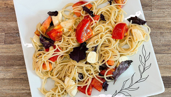Вкусный салат из спагетти - Видео-рецепт