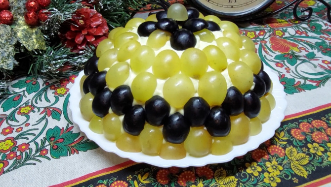 Праздничный салат Тиффани с курицей и виноградом - Видео-рецепт