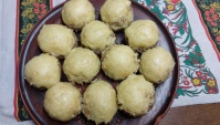Фаршированные шампиньоны с курицей и сыром - Видео-рецепт