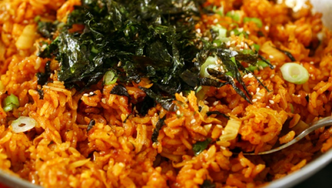 Жареный рис с кимчи