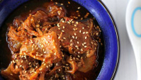 Согоги Ччигэ - тушёная говядина с кимчи