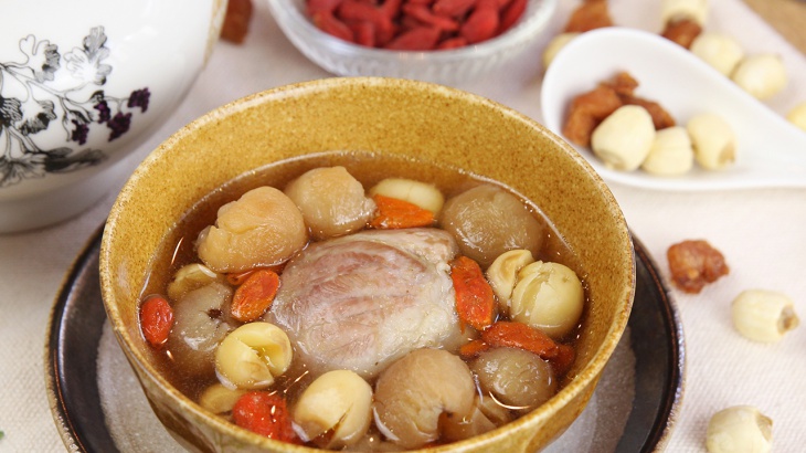 Суп из свинины с семенами лотоса и лонганом - пошаговый рецепт