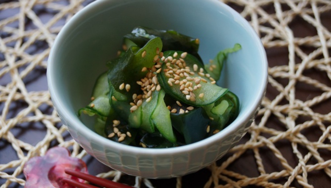 Суномоно – огуречный салат с вакамэ