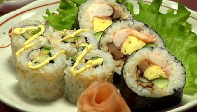Как сделать Футомаки-суши и Калифорнийский ролл