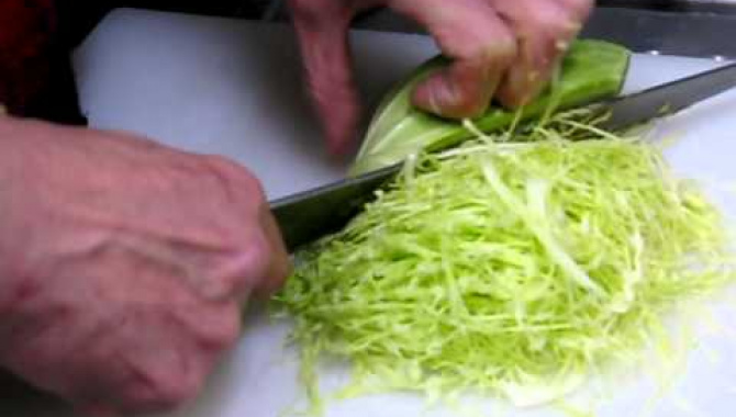 Как правильно и быстро мелко шинковать капусту