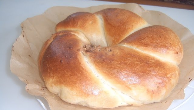 Веночек с ореховой начинкой (Видео-рецепт)