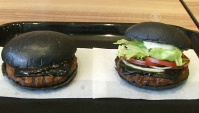 Чёрные гамбургеры выпустил японский Burger King