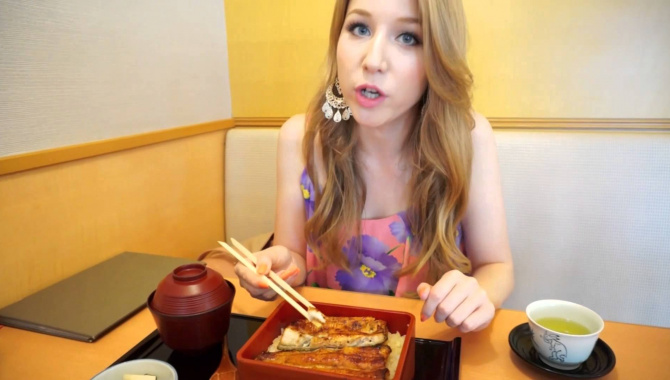 Блюдо из угря в День быка в Японии
