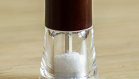 Как правильно солить и какую соль лучше использовать - Кухонные помощники