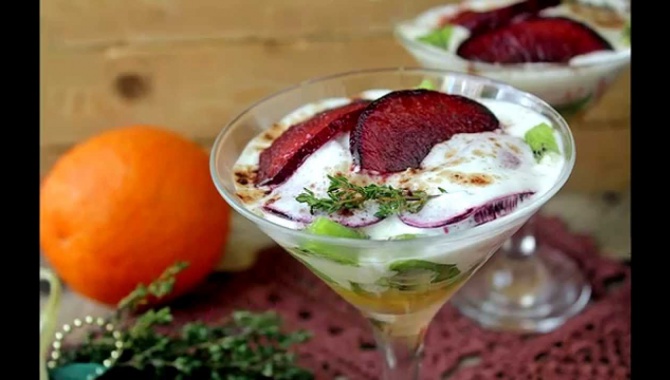 Десерт из творога и фруктов