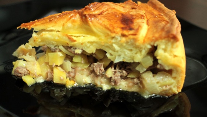 Пирог с мясом и картошкой