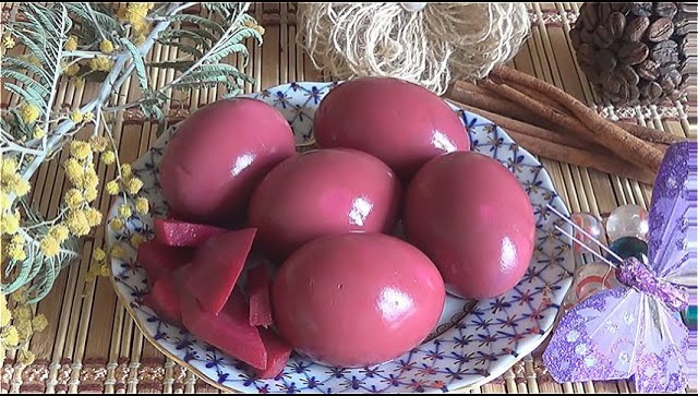 Пасхальные маринованные яйца