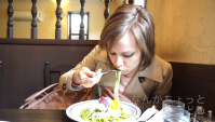Япония. странная еда - сладкие спагетти с зеленым чаем?! - Видео