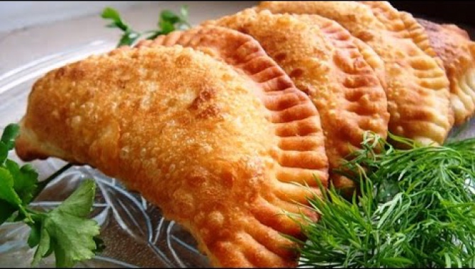 Чебуреки с мясом.