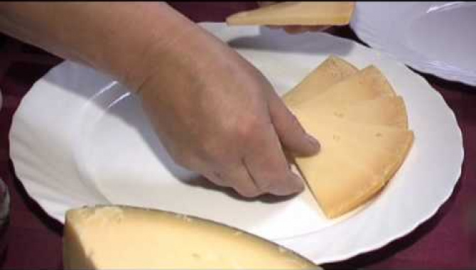Как правильно резать сыр?