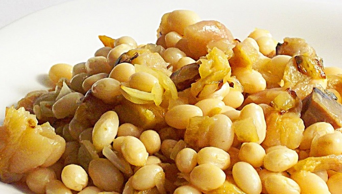 Фасоль с Копченой Скумбрией и Жареным Луком