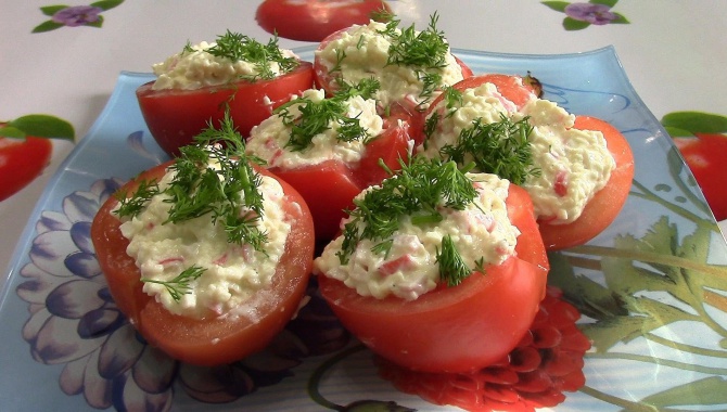 Помидоры фаршированные сыром и крабовыми палочками