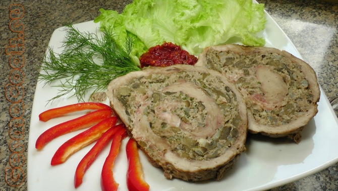 Мясной рулет с грибами и смешанным фаршем - видео рецепт