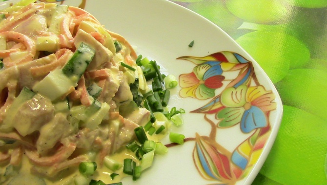 Салат с корейской морковью и копченой курицей