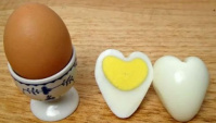 Яйца в форме сердец - Видео-рецепт