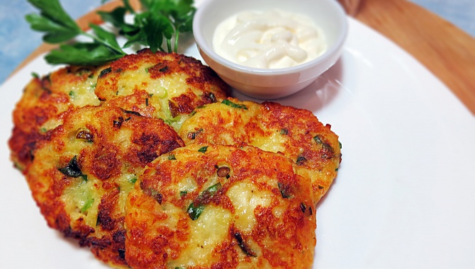 Картофельные оладьи с сыром - Видео-рецепт