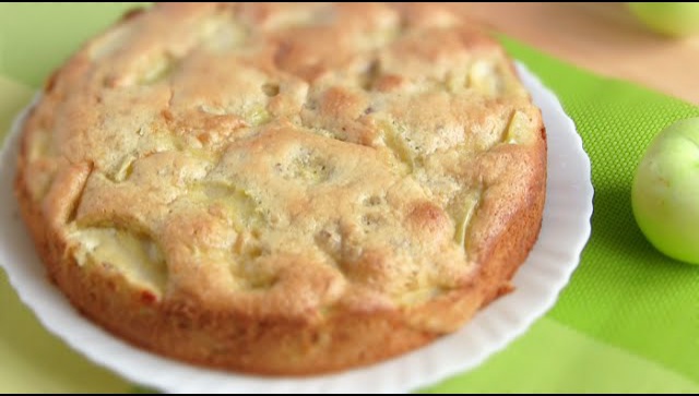 Яблочный пирог с орехами - Видео-рецепт