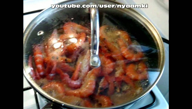 Видео рецепт приготовления вкусных креветок в соевом соусе с чесноком