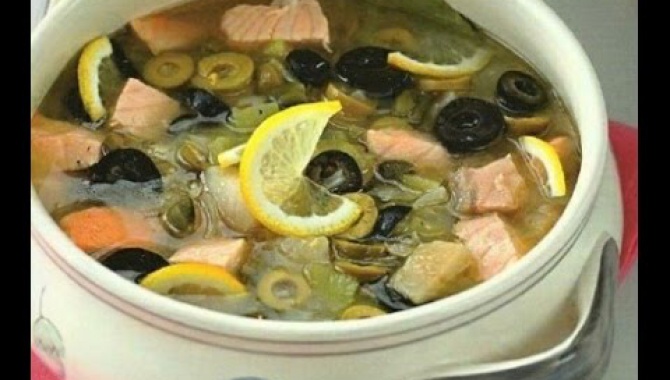 Рыбный суп с оливками - Fish soup with olives - видео рецепт