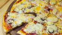 Легкий и быстрый рецепт вкусной пиццы с грибами и салями - Видео-рецепт
