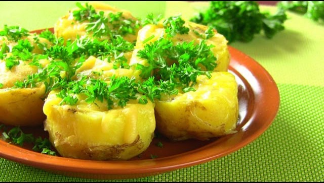 Картофель фаршированный перепелиными яйцами - Видео-рецепт